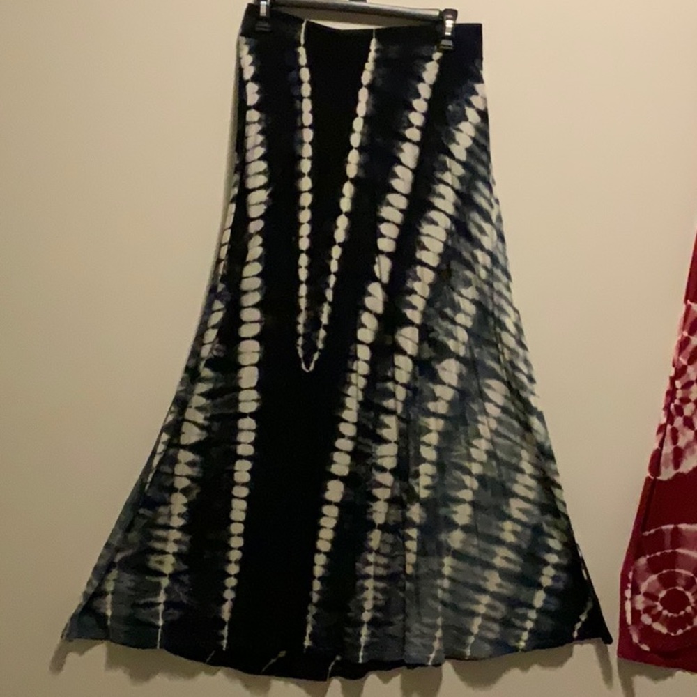 Skirts - Picture 2 of 3